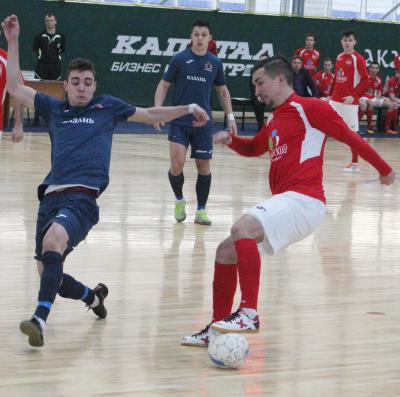 Денис Голунов (справа)